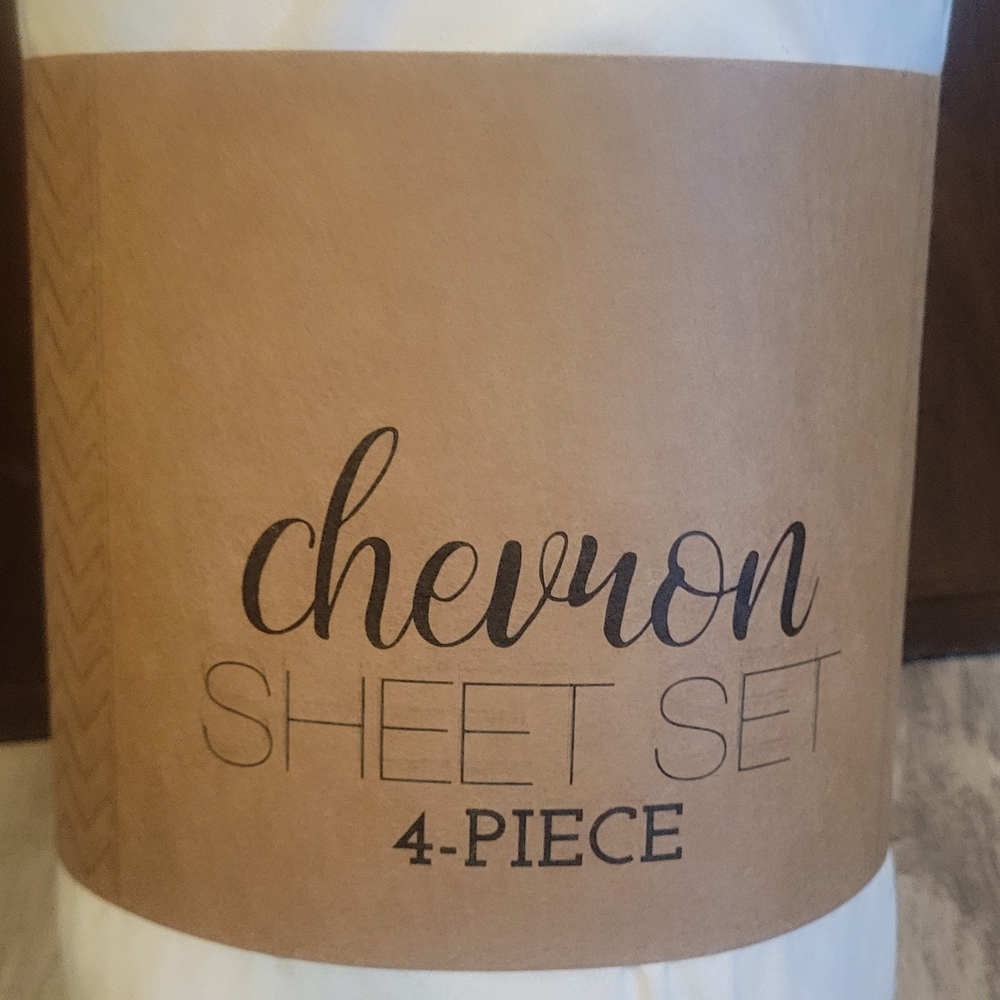 Chevron White 4-Piece Sheet Set